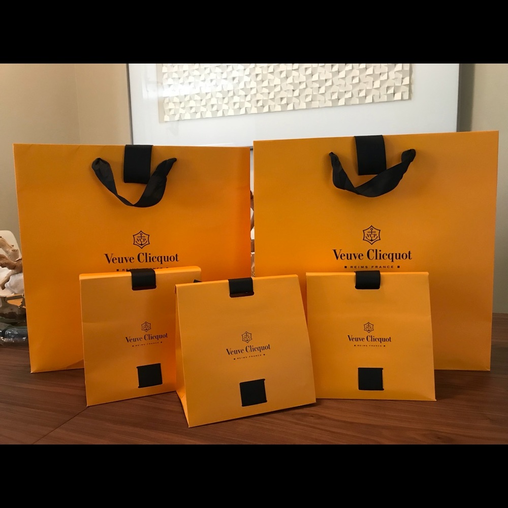 4 veuve clicquot glasses